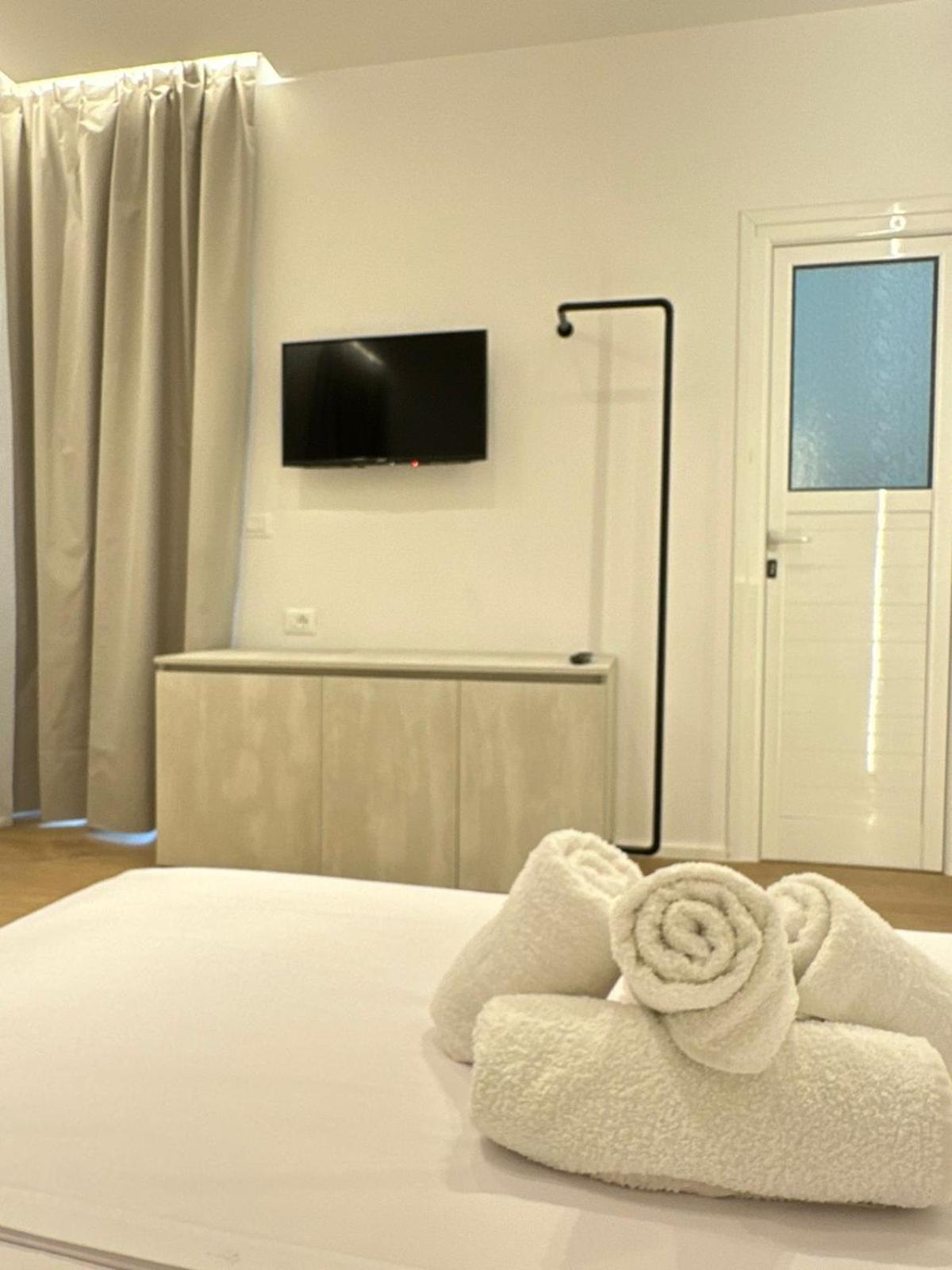 Villa Mucho Sarandë Buitenkant foto