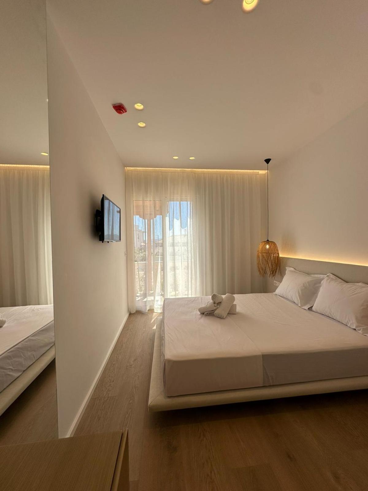 Villa Mucho Sarandë Buitenkant foto