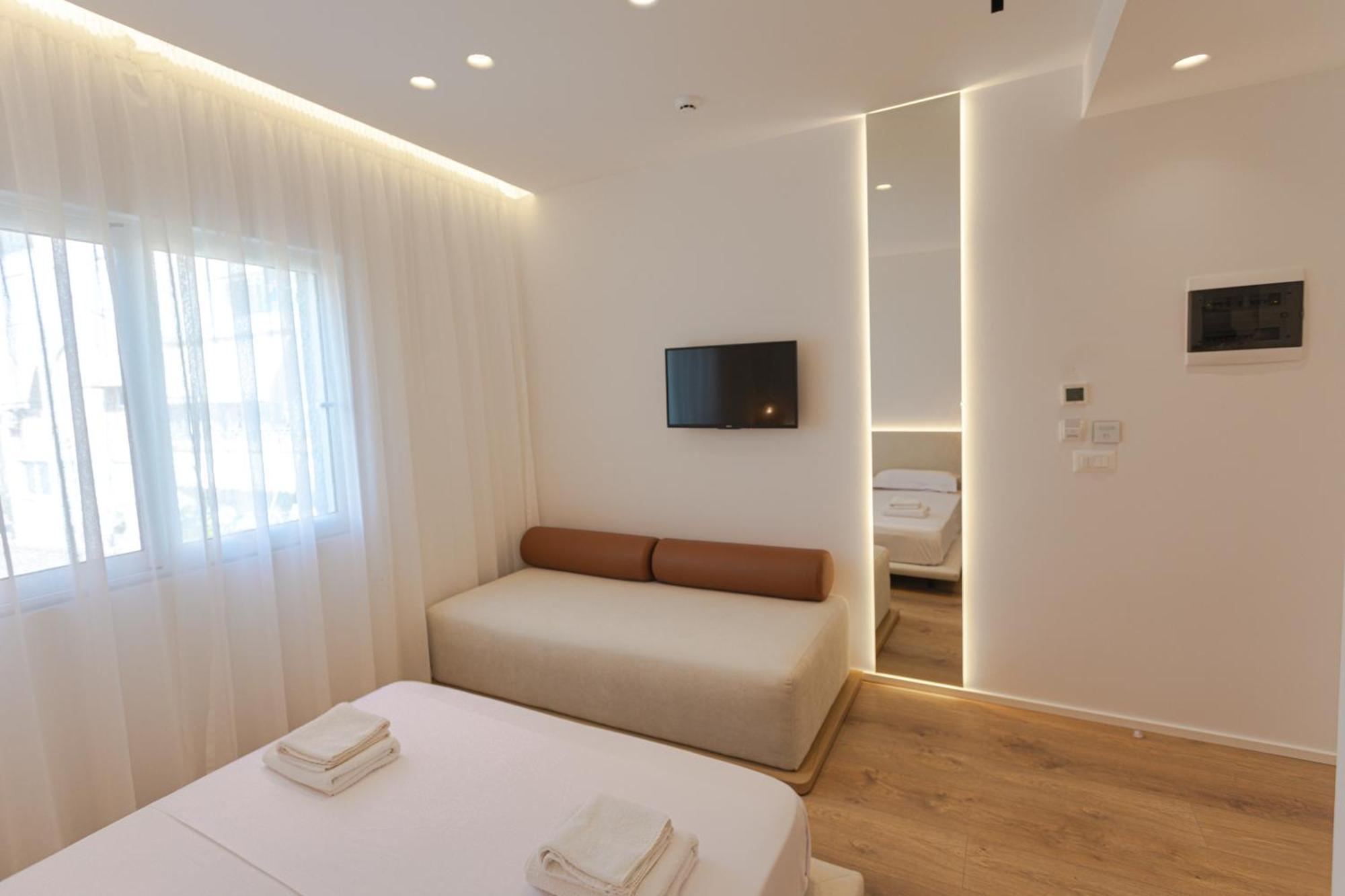 Villa Mucho Sarandë Buitenkant foto