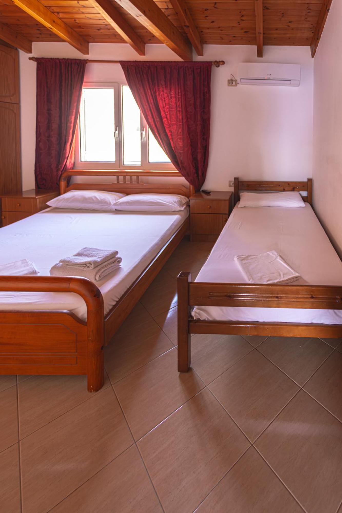 Villa Mucho Sarandë Buitenkant foto