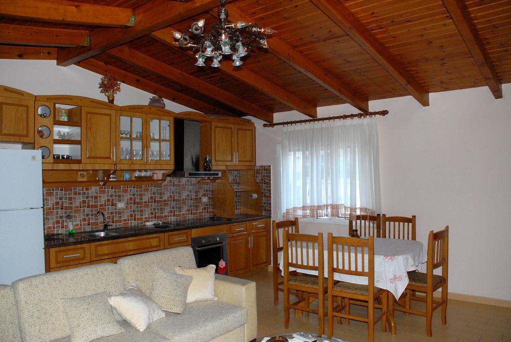 Villa Mucho Sarandë Buitenkant foto