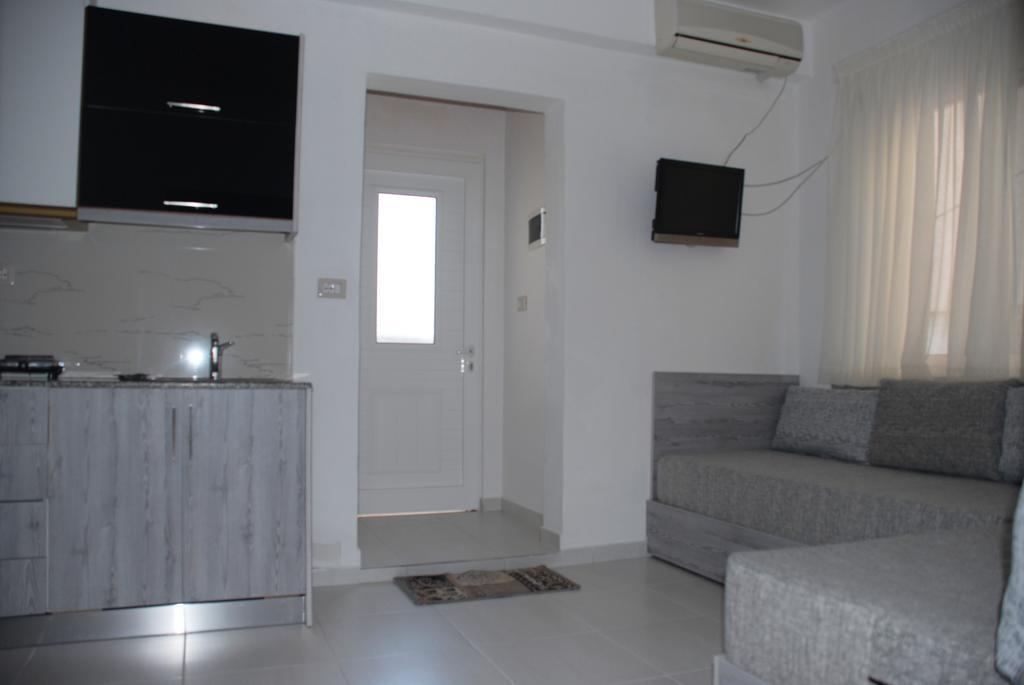 Villa Mucho Sarandë Buitenkant foto